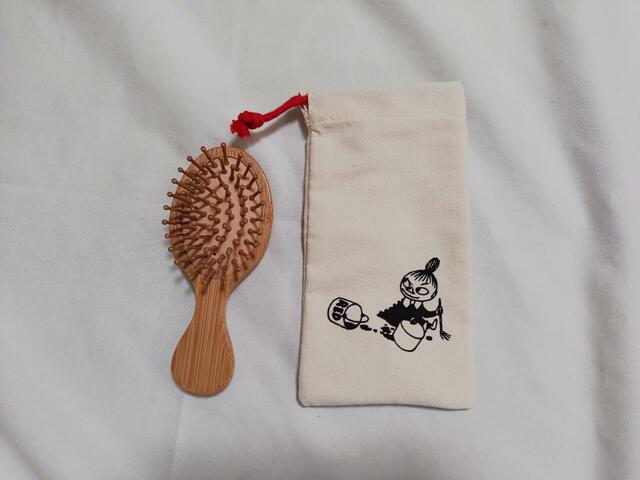 巾着とパドルブラシのセット