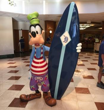 海外ディズニー パラダイスピアホテル ミッキー ピンバッジ ヒンジ 開閉式 海外ディズニーホテル】カリフォルニアの青い空と眩しい太陽
