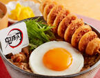 「風柱 不死川実弥（しなずがわさねみ）の竜巻ポテト豚スタミナ丼」＜価格：税込988円＞【“炭治郎のハンバーグ”や“胡蝶しのぶのパフェ”が楽しめる！「ジョイフル×鬼滅の刃」コラボキャンペーンスタート！】　