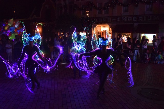 ディズニー・ペイント・ザ・ナイト・パレード｜香港ディズニーランド・リゾート