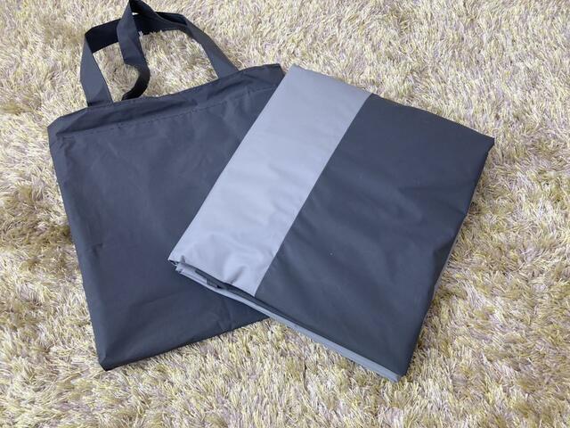 【スリーコインズ バイカラーレインポンチョ】収納も簡単