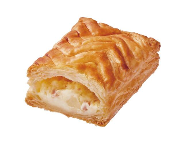 「じゃがいもベーコンパイ」＜価格：テイクアウト：248円/イートイン：253円＞【【ミスドゴハン】サクサク春夏パイ3種＆こだわりの春夏飲茶3種が期間限定で登場！】