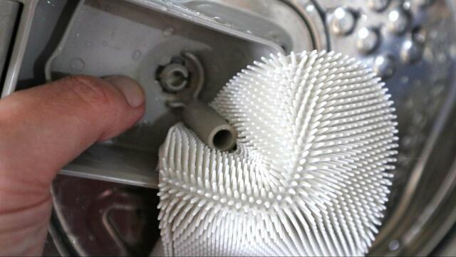 【ニトリ シリコーンスポンジ】複雑な隙間にもしっかりブラシが入り込む