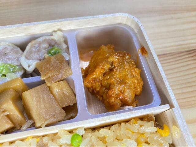 【崎陽軒】唐揚げは甘めのチリソースがたっぷり絡んでいます