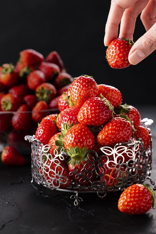 「いちご食べ比べ」<期間:2026年3月1日~5月17日>【ヒルトン東京お台場で“ダイナミックな肉料理”と“可憐ないちごスイーツ”の饗宴「ミート×ストロベリー ビュッフェ」開催】