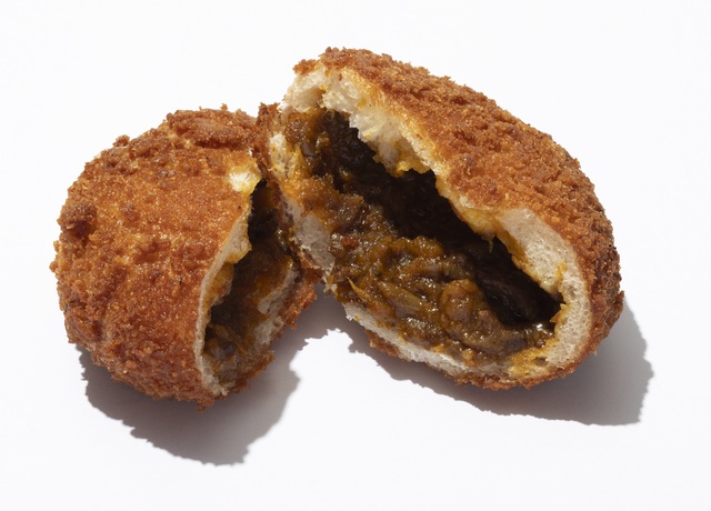 揚げたてのカレーパン