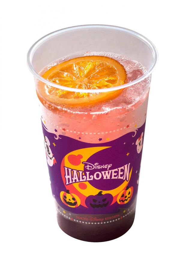 スパークリングドリンク（カシス＆オレンジ） 600円｜「ディズニー・ハロウィーン」スペシャルメニュー｜東京ディズニーリゾート40周年“ドリームゴーラウンド”｜販売店舗：東京ディズニーランド「キャプテンフックス・ギャレー」「キャンプ・ウッドチャック・キッチン」、東京ディズニーシー「リフレスコス」「ノーチラスギャレー」｜発売日：2023年9月1日（木）