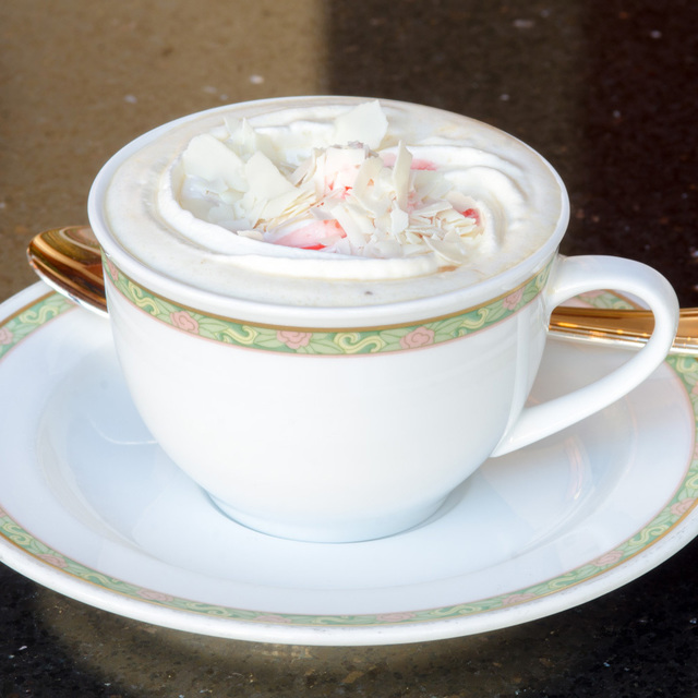 「ハイピリオン・ラウンジ」ストロベリーミルクティー｜ディズニーアンバサダーホテル 2016年「アナとエルサのフローズンファンタジー」