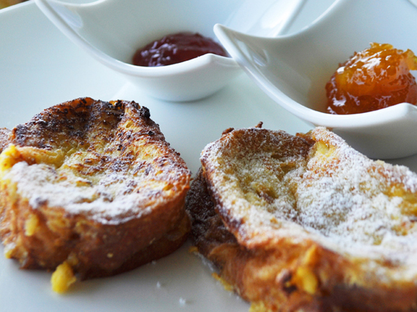 山梨:大泉高原 八ヶ岳ロイヤルホテル 「ふわふわフレンチトーストに自家製ジャムを添えて」