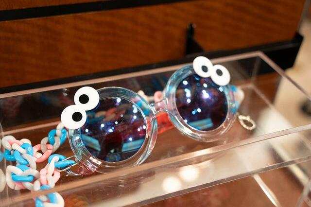 チェーン付きサングラス 3,800円|ユニバーサル・スタジオ・ジャパン夏イベント「NO LIMIT! サマー 2023」スペシャルグッズ