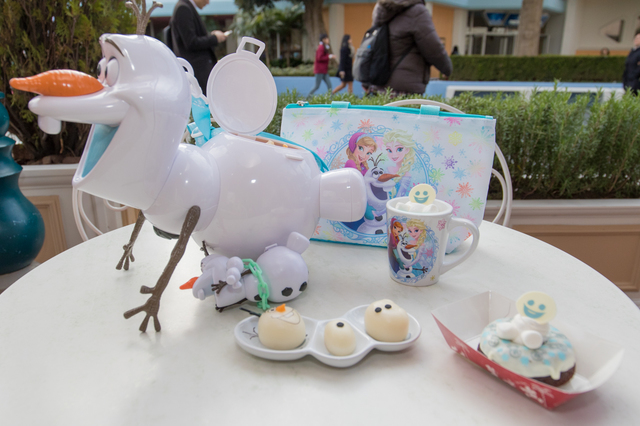 ポップコーン、バケット付き｜東京ディズニーランド 2016年「アナとエルサのフローズンファンタジー」｜撮影：YOSHI