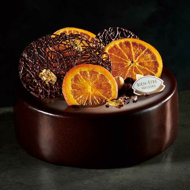 「『パティスリー ビヤンネートル』ドゥ アメール ショコラ」＜（直径約15cm）5,940円【限定50台】＞【小田急百貨店新宿店 「2023年 クリスマスケーキ」 】