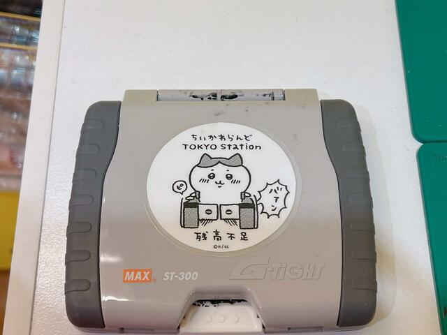 スタンプは残高不足のハチワレです♪