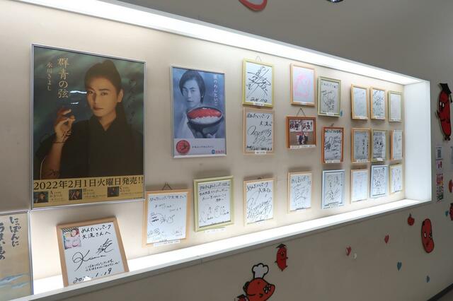 CMにご出演の氷川さんはじめスターのサインコーナー