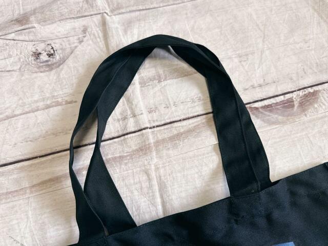 持ち手は肩がけができる長さ