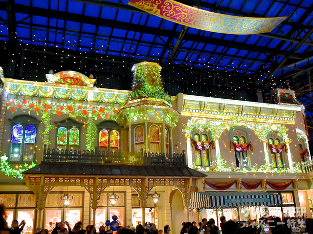 東京ディズニーランド「セレブレーションストリート」｜東京ディズニーリゾート35周年 “Happiest Celebration!”