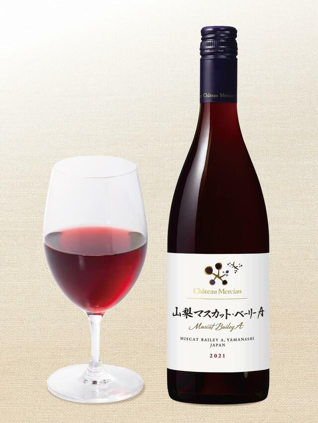 「シャトー・メルシャン 山梨マスカット・ベーリーA」＜価格：フルボトル 3,278円（税込）／デキャンタ 2,068円（税込）／グラス 693円（税込）＞【ロイヤルホストに“国産うなぎ”を洋食で味わうメニュー登場！山梨県産ワインとのペアリングも愉しめます！】