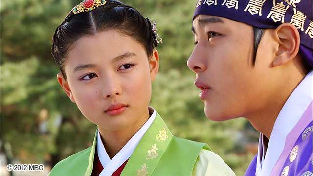 『太陽を抱く月』 © 2012 MBC