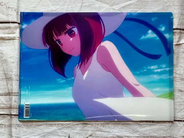 裏面は青い空をバックに少しアンニュイな表情のかな♪