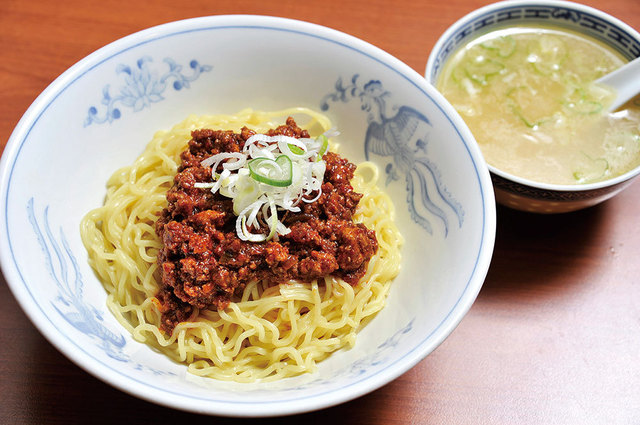 上海餃子 りょう華　四川麺　 1030円