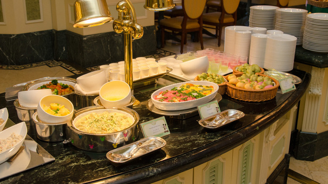 2016年“ディズニー・イースター”ランチブッフェ／ディナーブッフェ｜東京ディズニーランドホテル「シャーウッドガーデン・レストラン」