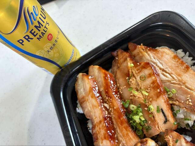 【ロピア やわらか焼豚めし】濃いめの味付けが進む！ビールのお供にもぴったりです