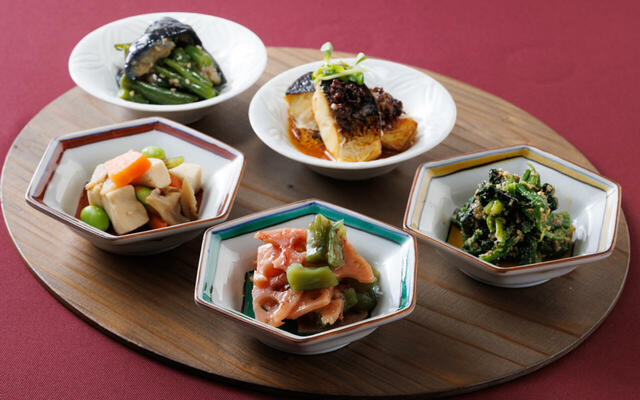 「日替わりメニュー」【「高知の真鯛の藁焼き」や「クリスマスメニュー」も登場!浅草ビューホテルで約100種類の多彩な料理と絶景を味わうブッフェ!】