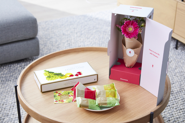 銀座千疋屋フルーツサンド お花付きギフト 3,980円（税込）