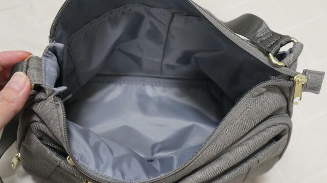 【anello GRANDE（アネロ グランデ） ショルダーバッグ】メインの荷室はファスナーでガバッと開きます◎