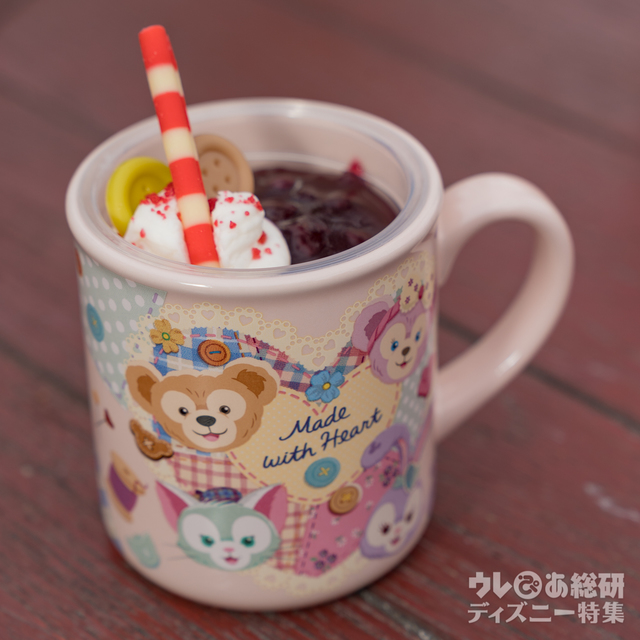 「ダッフィーのハートウォーミング・デイズ」ストロベリー＆カシスムース、スーベニアカップ付き