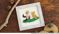 【クロスステッチフレーム＜Winnie the Pooh ～絵本の挿絵から～＞】 材料セット価格：5,720円（税込）　完成サイズ：約19.5×19.5cm