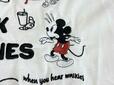 バックにもフロントと同じデザインのミッキー刺繍入り！