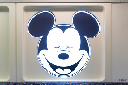 ディズニーリゾートラインに ミッキーマウスの可愛いラッピングモノレール 登場 ディズニー特集 ウレぴあ総研