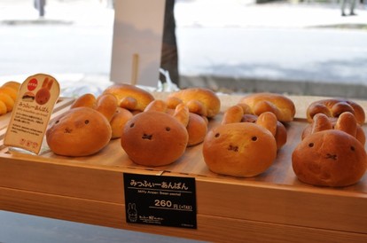 ミッフィー】可愛すぎるパン＆グッズが満載♪ 京都「嵐山 みっふぃー桜