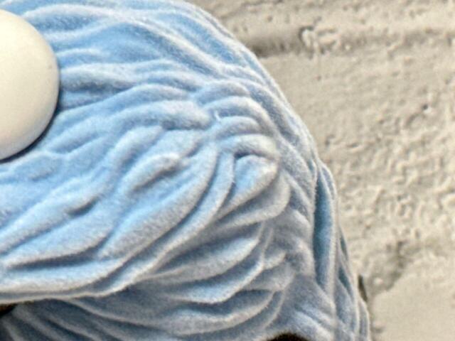 【セブン-イレブン　パペットスンスンHappy Bag】表面に綿毛のような短い繊維（フロッキー）を植え付けた、ふわふわした手触りが特徴のフィギュアです♪