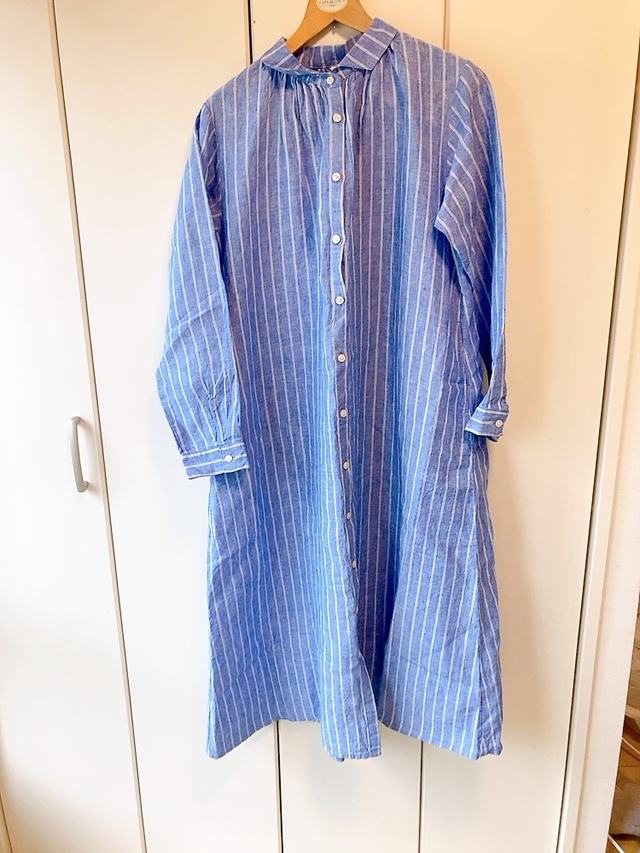 【無印良品 婦人 リネン 洗いざらし長袖シャツワンピース】ストレッチ性はあまりないですが、その分ゆったりとした作りです