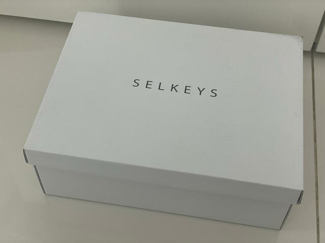 【ファッションセンターしまむら　シャンブルのレディーススニーカー】箱に入って配送される