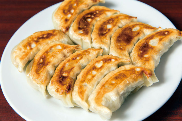 順順餃子房 秋葉原本店　順順特製餃子　5個280円（税別）