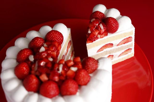 新エクストラスーパーあまおうショートケーキ