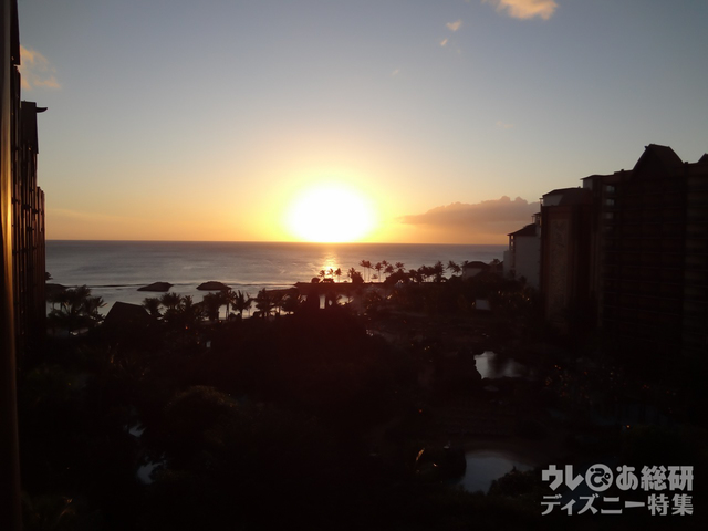 部屋のラナイからの1枚、毎日沈む夕日を眺めていました。