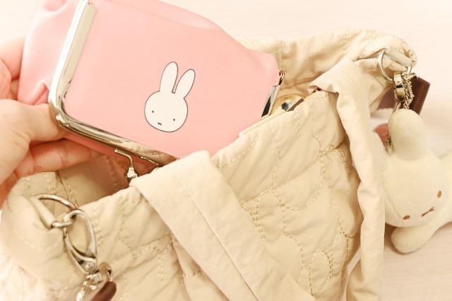 【宝島社『素敵なあの人 2026年3月号増刊』特別付録】持ち歩きに邪魔にならないサイズなので、バッグの中がスッキリ片付くコンパクトポーチ