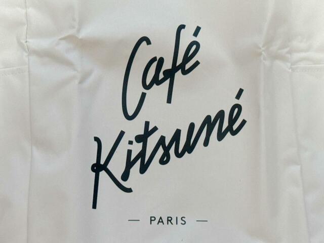 「Cafe Kitsune」のロゴ入りデザインがうれしい♪