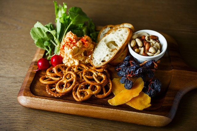 ドイツ風濃厚チーズディップ「オバツダ」1.180円＠SCHMATZ BEER DINING神田