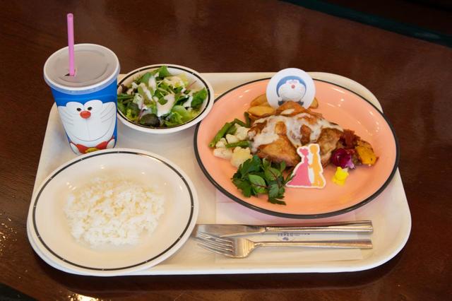 ドラえもんプレートセット〜のび太としずかちゃんのウェディング〜 2,100円