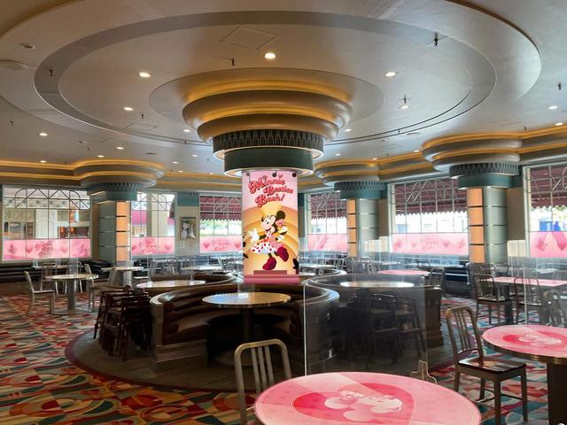 店内のデコレーション|東京ディズニーランド「センターストリート・コーヒーハウス」|東京ディズニーリゾート スペシャルイベント「ミニー・ベスティーズ・バッシュ!」