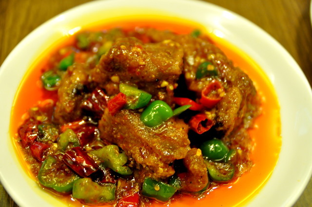 京華樓「激辛コース」／地獄排骨（スペアリブの激辛ソース炒め）