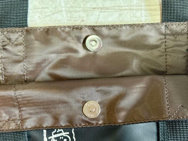 口はスナップボタン付きでうれしい！