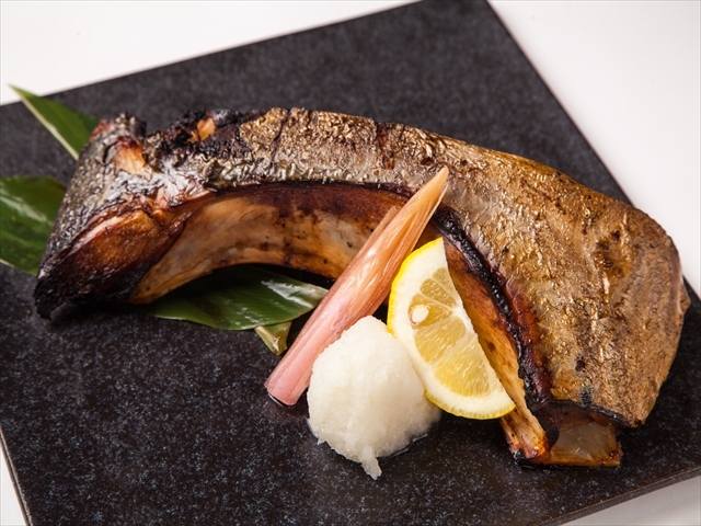 鮪のかまの黒七味焼