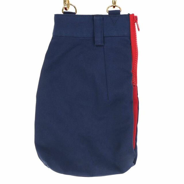 ショルダーバッグ 19,000円｜サイズ：（本体）縦約30×横約18cm、（ストラップ）⾧さ約64～120cm｜東京ディズニーリゾート・サーキュレーティングスマイル｜販売日：2023年6月22日（木）｜販売店舗：東京ディズニーランド「アドベンチャーランド・バザール」、東京ディズニーシー「スチームボート・ミッキーズ」