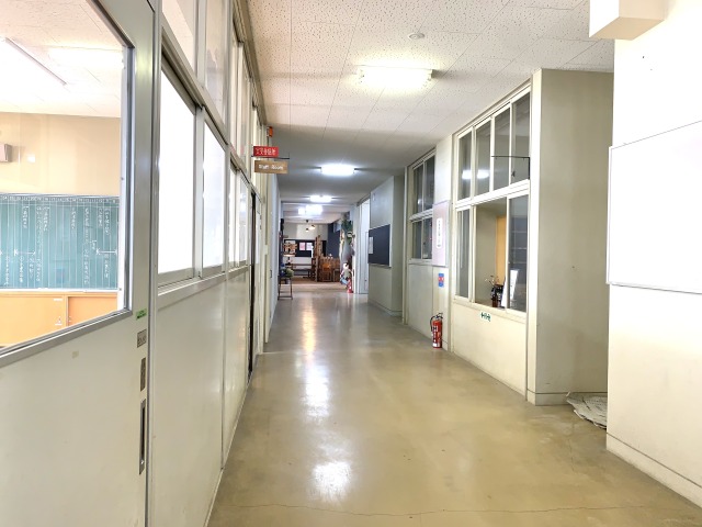 懐かしい雰囲気漂う廊下